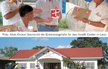 Präsident Alois Knüsel überreicht im November 2012 die Erinnerungstafel für das Health Center in Laos.